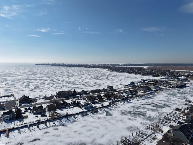 32680 S River Road, Harrison Twp, MI 48045