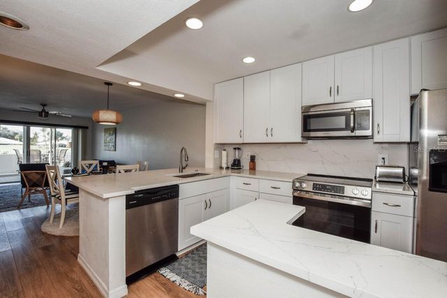 427 CERROMAR LANE 356, Venice, FL 34293