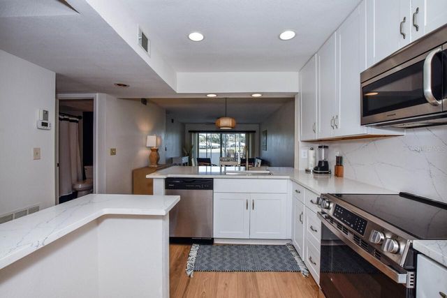 427 CERROMAR LANE 356, Venice, FL 34293