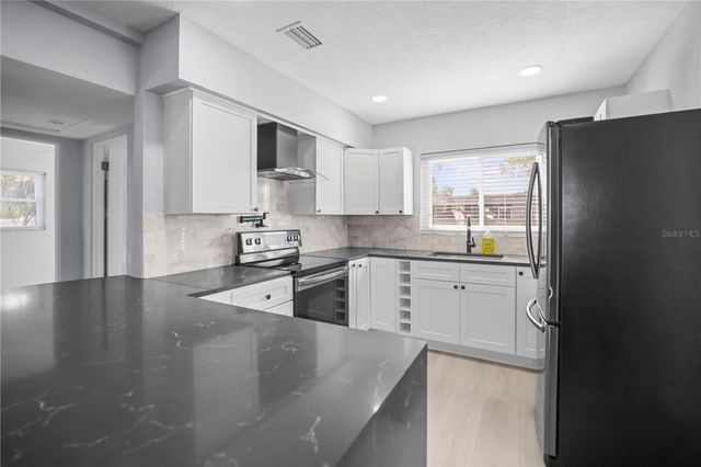 132 81ST AVENUE N, St Petersburg, FL 33702