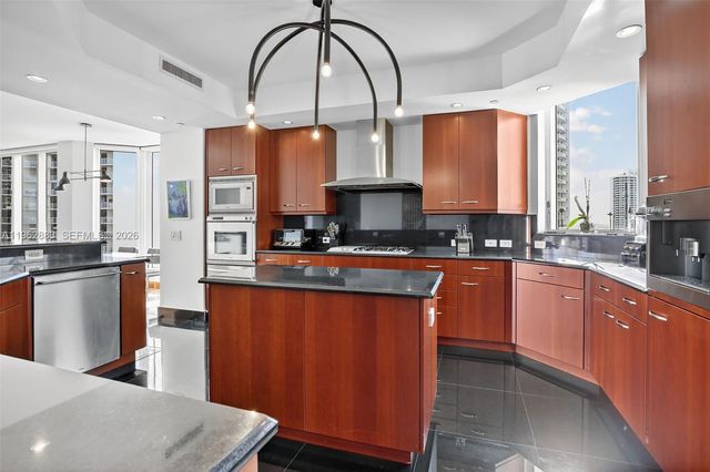 6000 Island Blvd 1208, Aventura, FL 33160