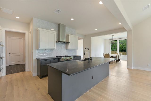 913 Presa Arriba RD, Austin, TX 78733