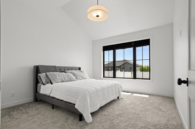 4234 Bristlecone Loop S, Fargo, ND 58104