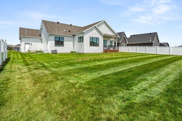 4234 Bristlecone Loop S, Fargo, ND 58104