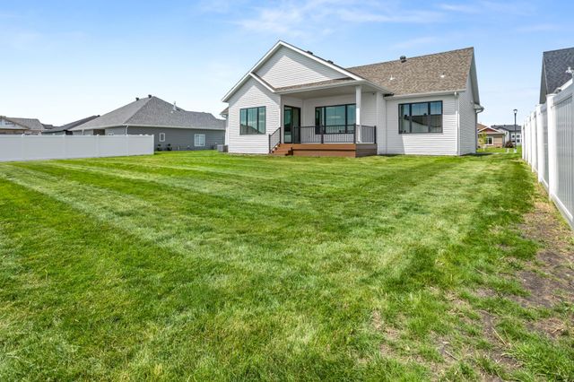 4234 Bristlecone Loop S, Fargo, ND 58104