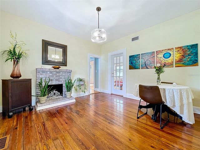 1001 E CRAWFORD STREET, Tampa, FL 33604