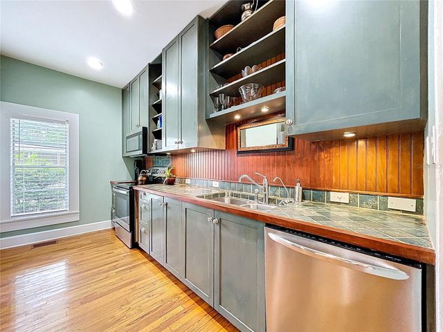 1001 E CRAWFORD STREET, Tampa, FL 33604