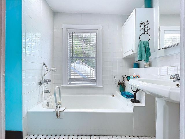 1001 E CRAWFORD STREET, Tampa, FL 33604