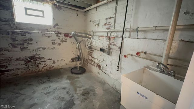 15002 Upton Avenue, Cleveland, OH 44110