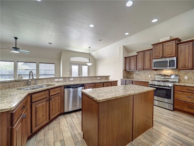 7426 Idle Hour Dr, Corpus Christi, TX 78414