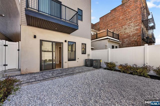 126 De Kalb Avenue, Jersey City, NJ 07306