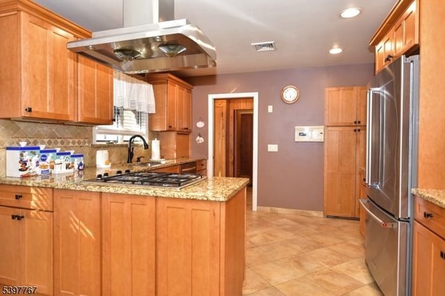 7 Jefferson Pl, Wayne Twp., NJ 07470