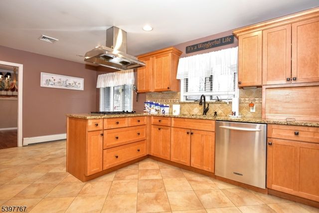 7 Jefferson Pl, Wayne Twp., NJ 07470