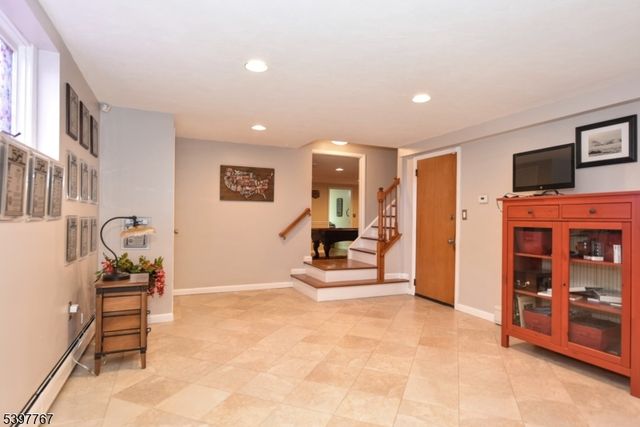 7 Jefferson Pl, Wayne Twp., NJ 07470