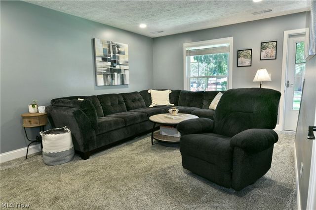 701 Lakeview Drive, Cortland, OH 44410