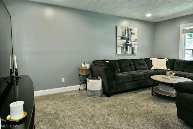 701 Lakeview Drive, Cortland, OH 44410