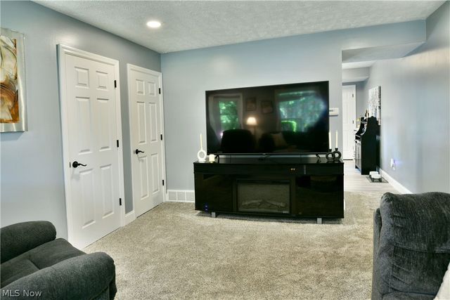 701 Lakeview Drive, Cortland, OH 44410