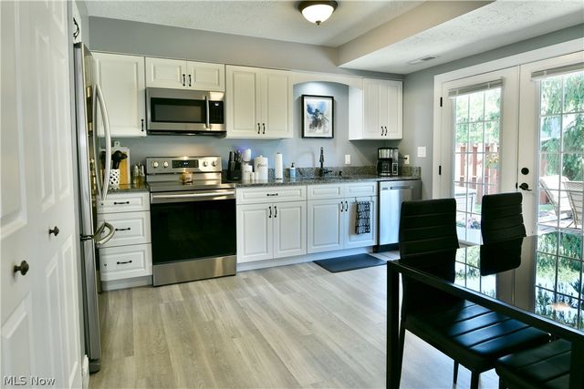 701 Lakeview Drive, Cortland, OH 44410