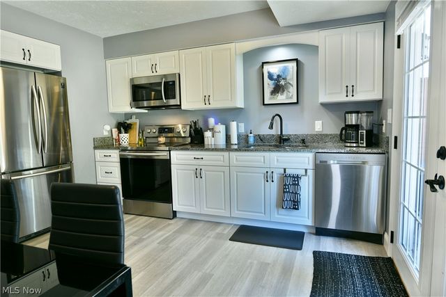 701 Lakeview Drive, Cortland, OH 44410