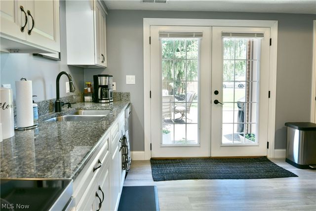 701 Lakeview Drive, Cortland, OH 44410
