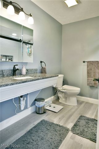 701 Lakeview Drive, Cortland, OH 44410