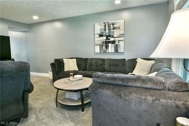 701 Lakeview Drive, Cortland, OH 44410