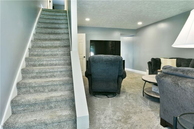 701 Lakeview Drive, Cortland, OH 44410