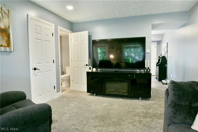 701 Lakeview Drive, Cortland, OH 44410