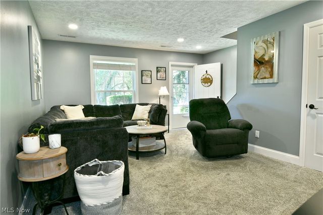 701 Lakeview Drive, Cortland, OH 44410