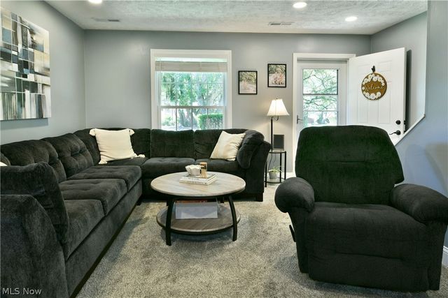 701 Lakeview Drive, Cortland, OH 44410