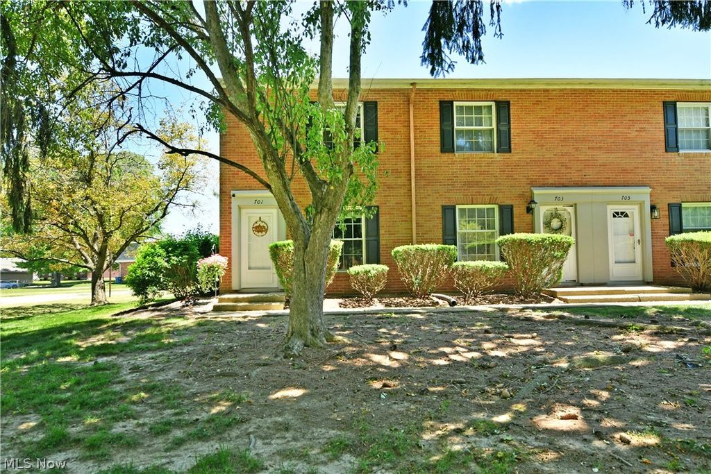 701 Lakeview Drive, Cortland, OH 44410