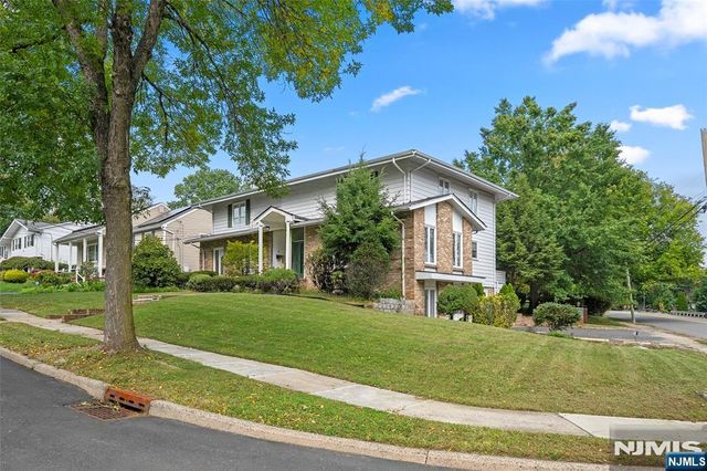 2 June Court, River Edge, NJ 07661