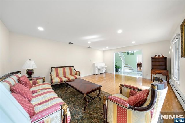2 June Court, River Edge, NJ 07661