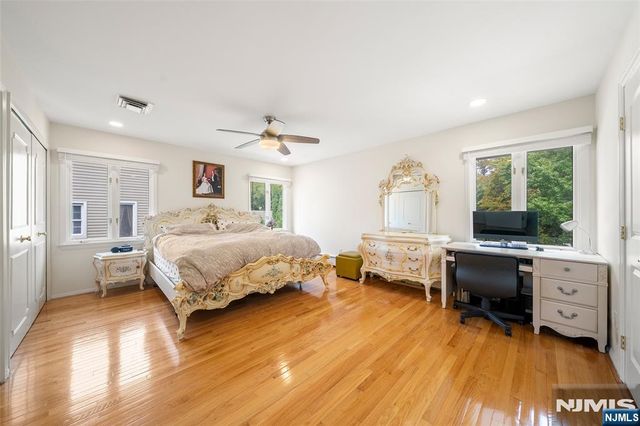 2 June Court, River Edge, NJ 07661