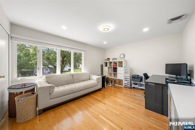 2 June Court, River Edge, NJ 07661