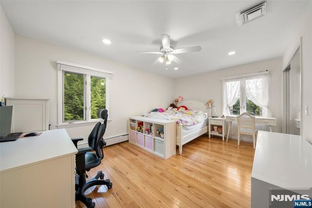 2 June Court, River Edge, NJ 07661
