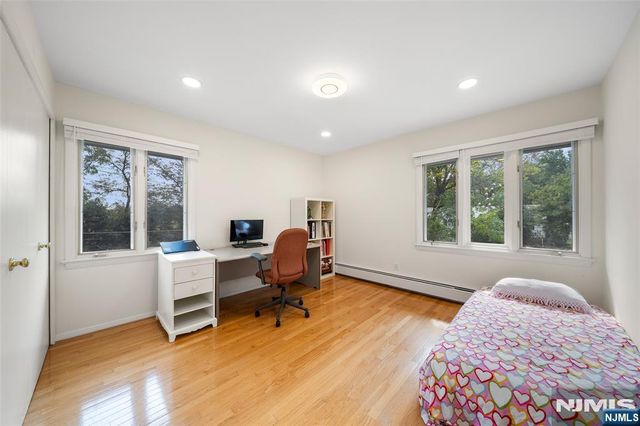 2 June Court, River Edge, NJ 07661