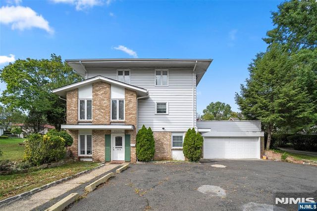 2 June Court, River Edge, NJ 07661