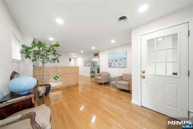 2 June Court, River Edge, NJ 07661