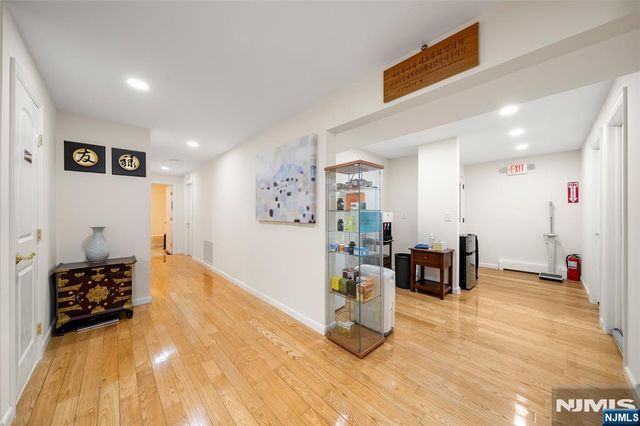 2 June Court, River Edge, NJ 07661
