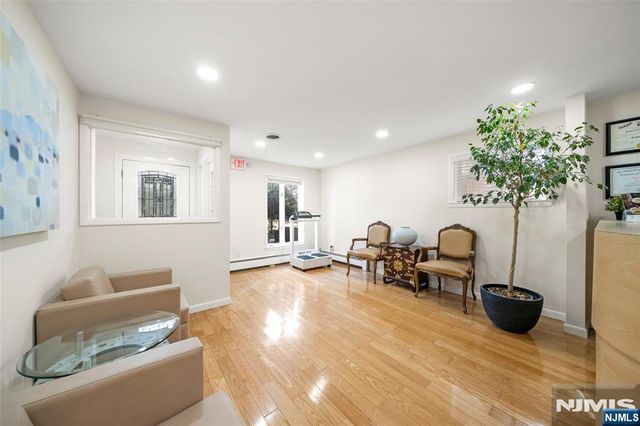2 June Court, River Edge, NJ 07661