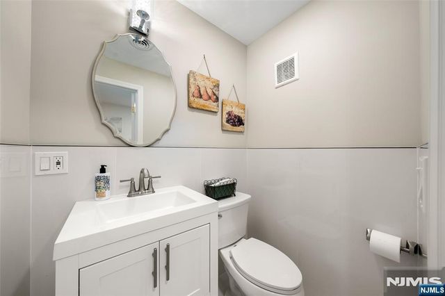 2 June Court, River Edge, NJ 07661