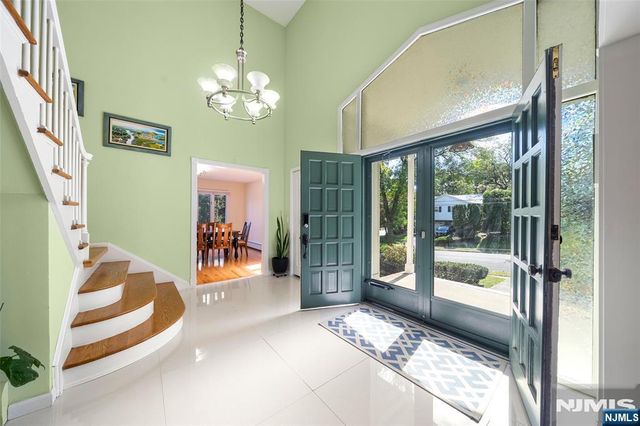 2 June Court, River Edge, NJ 07661