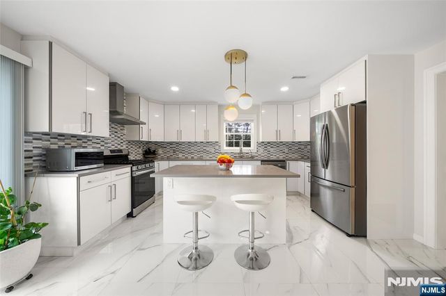 2 June Court, River Edge, NJ 07661
