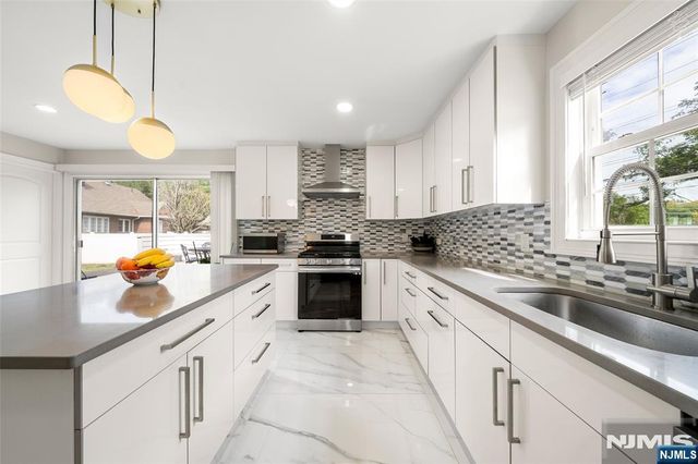 2 June Court, River Edge, NJ 07661