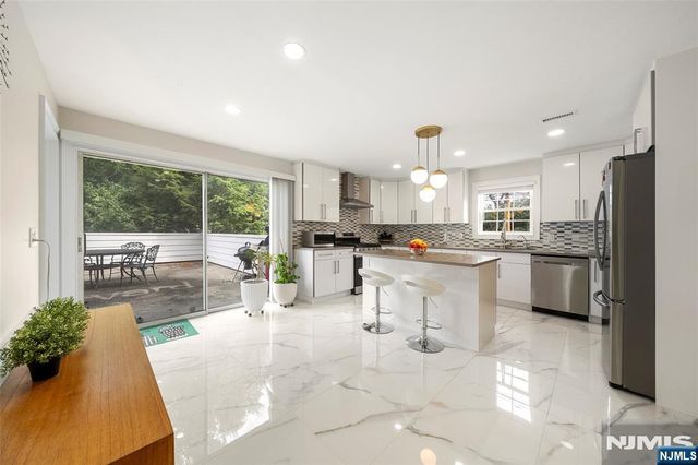 2 June Court, River Edge, NJ 07661