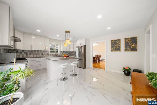 2 June Court, River Edge, NJ 07661