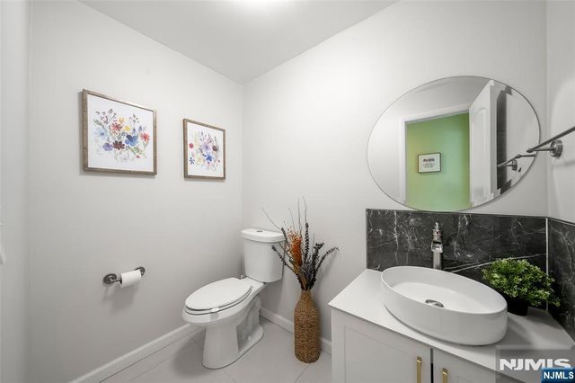 2 June Court, River Edge, NJ 07661