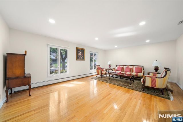2 June Court, River Edge, NJ 07661