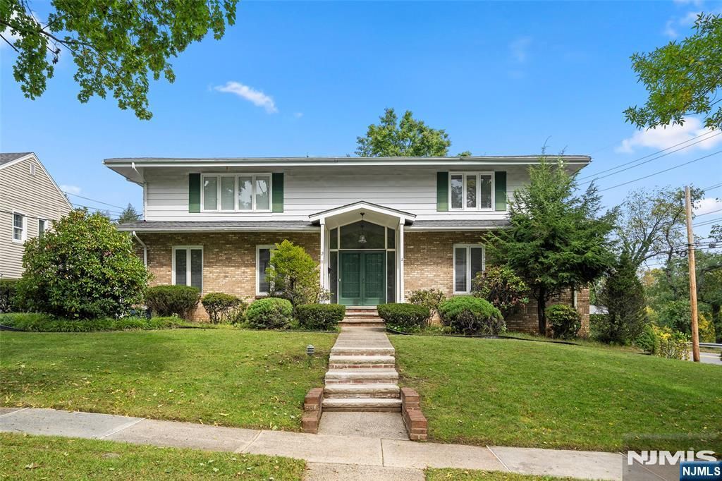 2 June Court, River Edge, NJ 07661
